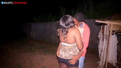 クラブのぽっちゃり娘と路上ロマンスと熱いセックス